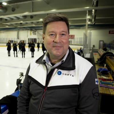 Janne Korhonen on muodostelmaluistelun puheenjohtaja.