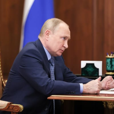 Presidentti Putin keskiviikkona tapaamisessaan Ingushetian johtajan kanssa.