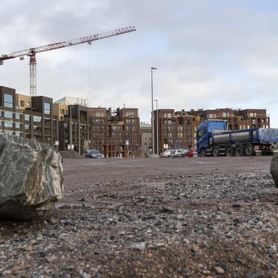 Rakenteilla oleva Kruunuvuoren ranta. 