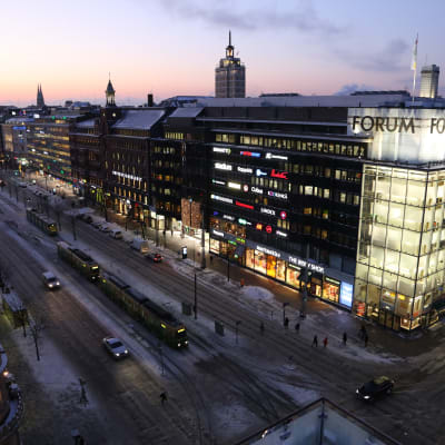 Mannerheimvägen i Helsingfors 7.1.2016 kl. 8.50.