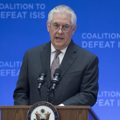 Rex Tillerson i talarstolen.