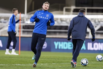 Richard Jensen tränar med landslaget.
