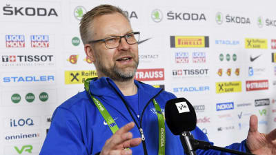 Mikko Manner intervjuas av Yle Sporten.