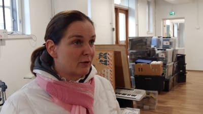 Pia Wolff-Helminen i den nyrenoverade Gillesgården.