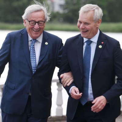 Antti Rinne och Jean-Claude Juncker på Villa Bjälbo den 4 juli 2019.