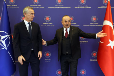Turkiets utrikesminister Mevlut Cavusoglu träffade Natos generalsekreterare Jens Stoltenberg i Ankara