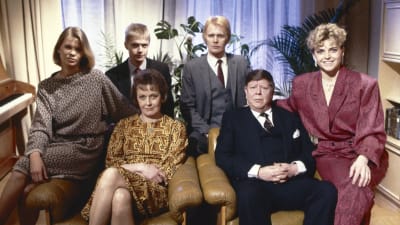 Gruppbild av familjen Bergström i tv-serien, 1988