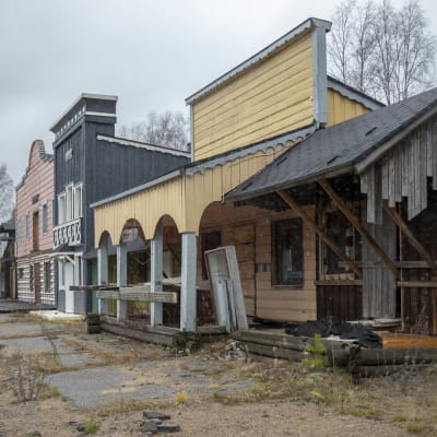 Rakennuksia Lännenkylässä