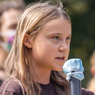 Den svenska klimataktivisten Greta Thunberg hör till förhandsfavoriterna i år. Om hon vinner skulle hon bli den näst yngste vinnaren av Nobels fredspris efter Malala Yousafzai från Pakistan som belönades år 2012.
