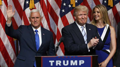 Trump presenterade sin vicepresidentkandidat Mike Pence i New York den 16 juli 2016. Till höger Trumps dotter Ivanka.