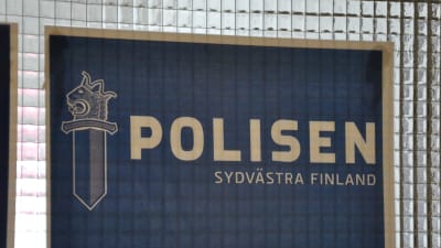Skylt med texten Polisen i sydvästra Finland.