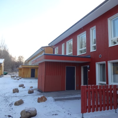 Omakylä i Lojo, Harbonäsgatan 15