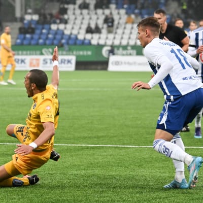 Närkamp under AC Oulu-HJK.
