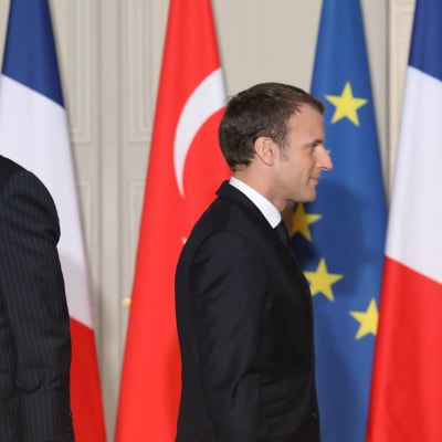 Turkiets president Erdogan och Frankrikes president Macron träffades i Paris. 