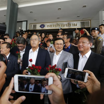 Tre thailändska oppositionsledare åtalas för upproriskhet efter kritik mot den styrande militärjuntan 