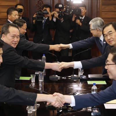 Nordkoreanska och sydkoreanska delegationen efter mötet i den demilitariserade zonen i augusti 2018