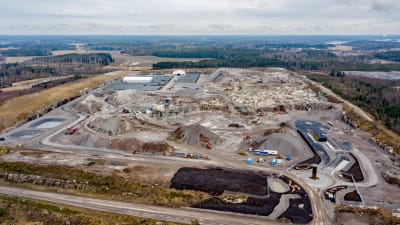 Ett flygfoto över ett stor materialcenter. 