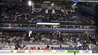 Matchen i Esbo lockade publik.