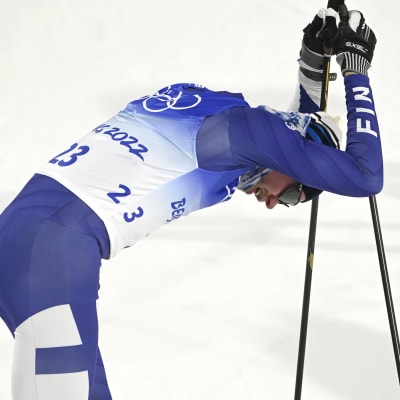 Joni Mäki tar igen sig efter OS-sprinten.