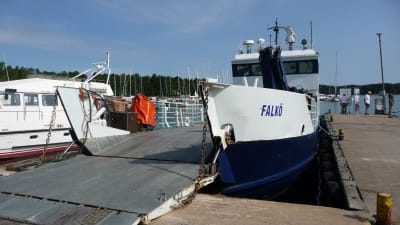 Förbindelsebåten m/s Falkö.