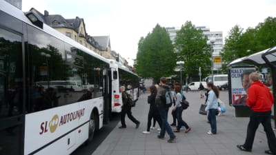 Busshållplats på torget i Åbo