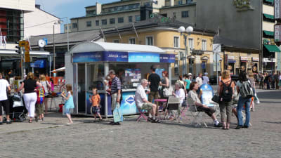 Glasskiosk vid Salutorget i Åbo