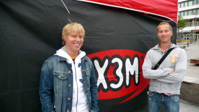 Nicke Aldén och Magnus Hansén, redaktörer på Radio X3M i Vasa