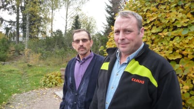 Jordbrukarna Arne Lervik och Stefan Östman deltar i projektet Vattenskydd på sura lerjordar på Söderfjärden.