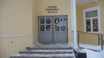 Pyttis svenska skola.