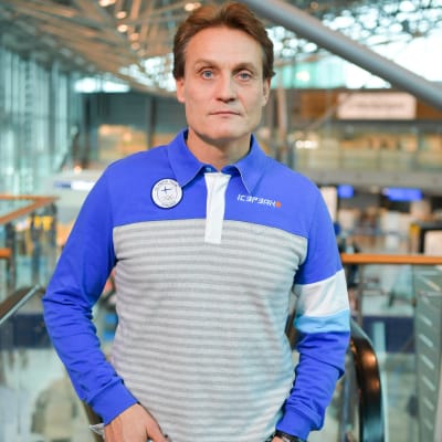 Mika Kojonkoski på Helsingfors/Vanda-flygplats 100 dagar inför OS i Pyeongchang.
