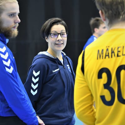 Joonas Klama, Vanja Radic och Mikael Mäkelä på handbollslandslagets träningar.