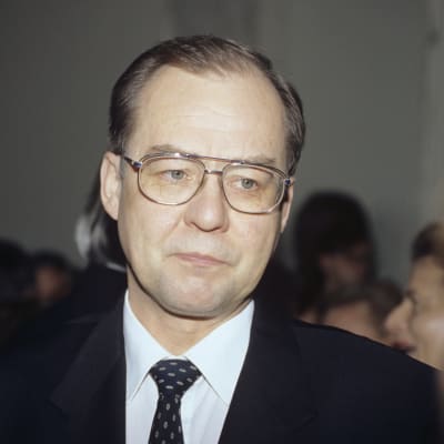 Valtiovarainministeri Iiro Viinanen valtiopäivien avajaisissa 1993
