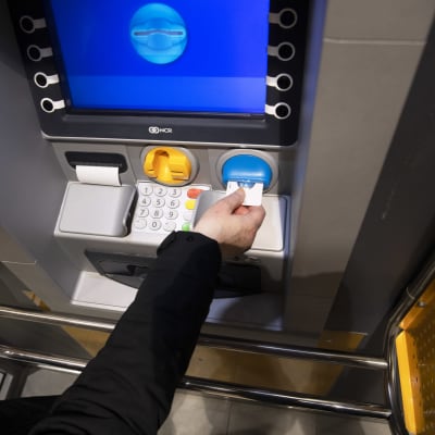 Pankkiautomaatti.