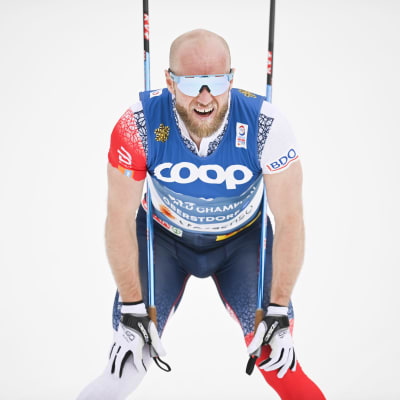 Martin Johnsrud Sundby pustar ut efter målgången.