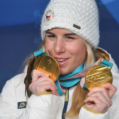 Ester Ledecka vann två guld i olika grenar.