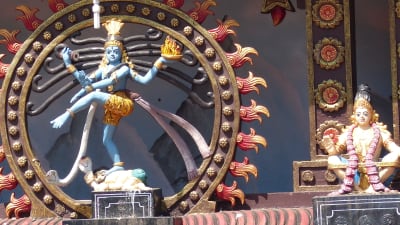 Tempel i Kerala i Indien. Skulpturer på hinduiska gudar