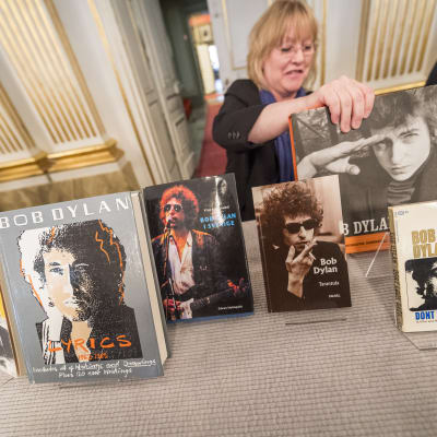 Bob Dylans böcker uppradade på utnämningen av Nobels litteraturpris.