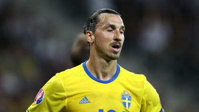 Zlatan Ibrahimovic missnöjd efter matchen mot Belgien.