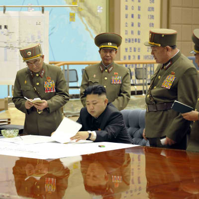 Kim Jong Un har beordrat sina strategiska kärnvapenstyrkor i högsta beredskap inför befarade amerikanska attacker