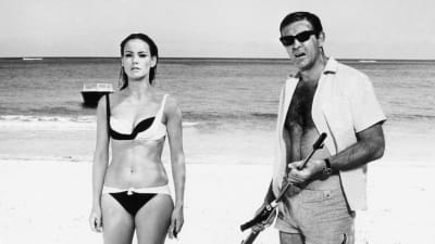 Sean Connery och Claudine Augersom i Åskbollen (1965), den fjärde filmen om James Bond.