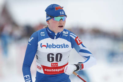 Johanna Matintalo åker skidor.