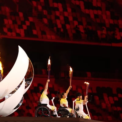 Paralympiatuli syttyi Tokion olympiastadionilla.