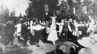 Bröllopsfirande på Oravais fabrik 1914-1919.