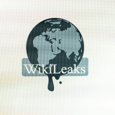 Wikileaks logo mot en vit bakgrund.