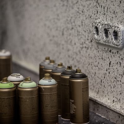 Sprayburkar i THE HAUS