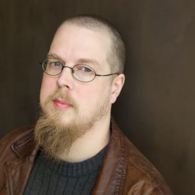 Kirjailija Tuomas Kyrö