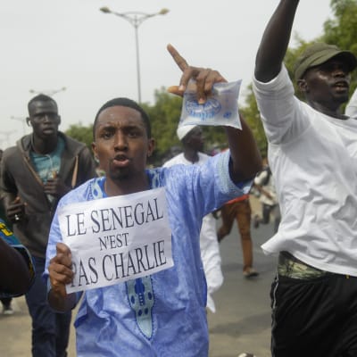 Protester mot Charlie Hebdo i Senegal.