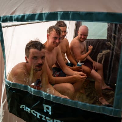 Ville Turunen, Ville Syrjäkoski, Artturi Mård ja Petteri Vuorenmaa lauteilla.