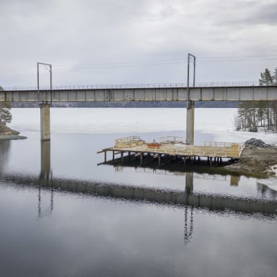 Korjauksessa oleva Syrjäsalmen silta.