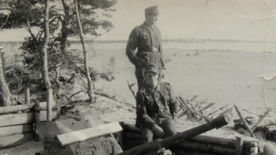 Ett svartvitt foto på tyska soldater i Hangö.